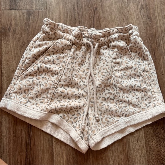 Abercrombie and fitch Cloud soft collection leopard Paper Bag Shorts - Picture 3 of 4